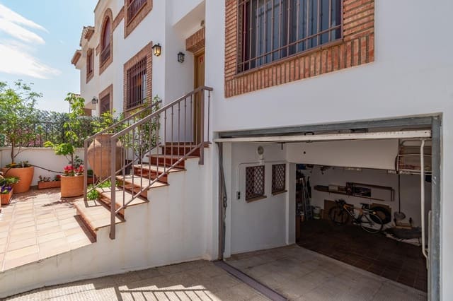 5 soverom Kjedet enebolig til salgs i Carretera de la Sierra, Granada by med svømmebasseng garasje - € 410 000 (Ref: 9659412)