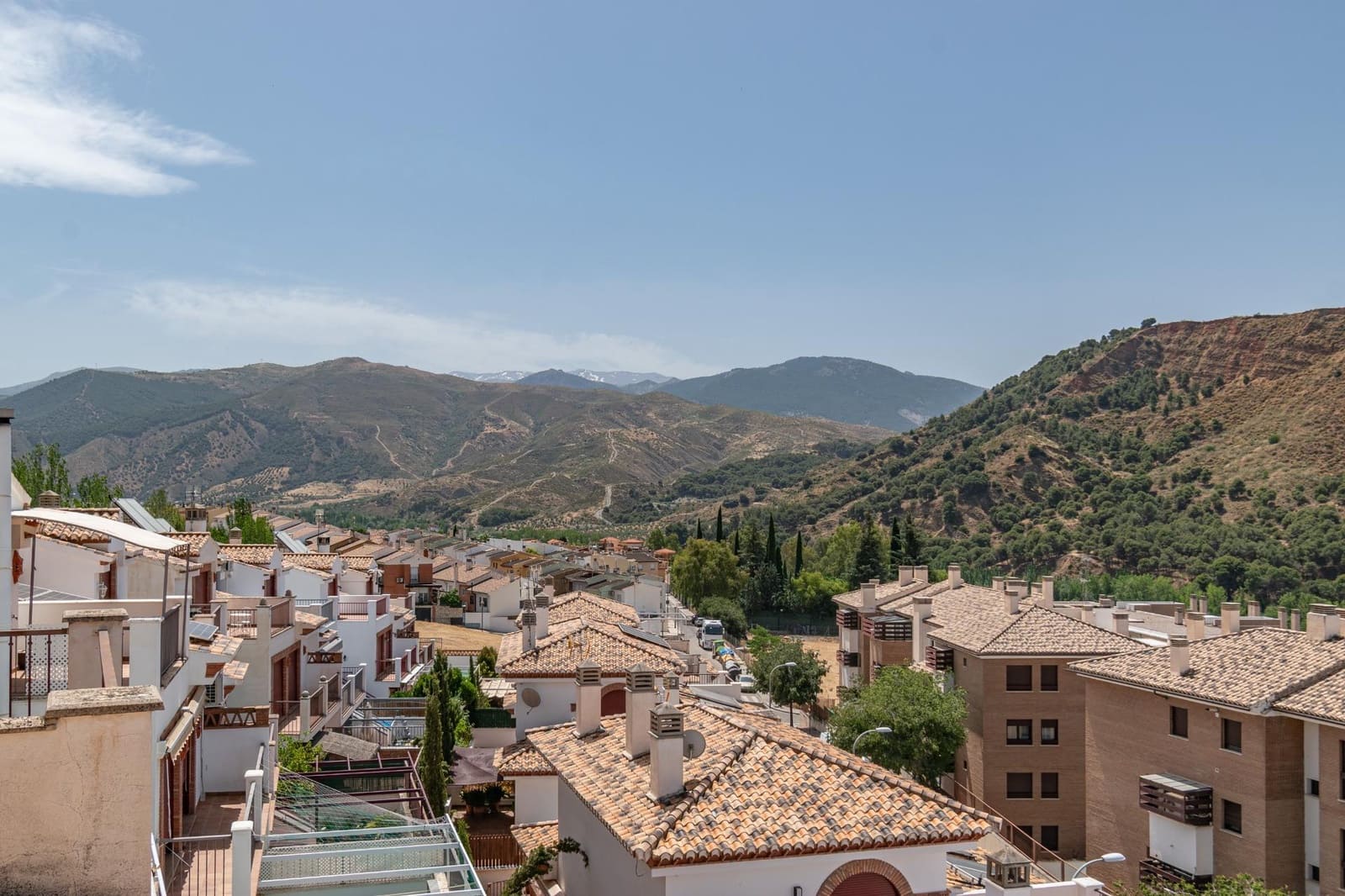 5 soverom Kjedet enebolig til salgs i Granada by med svømmebasseng garasje - € 410 000 (Ref: 9659412)