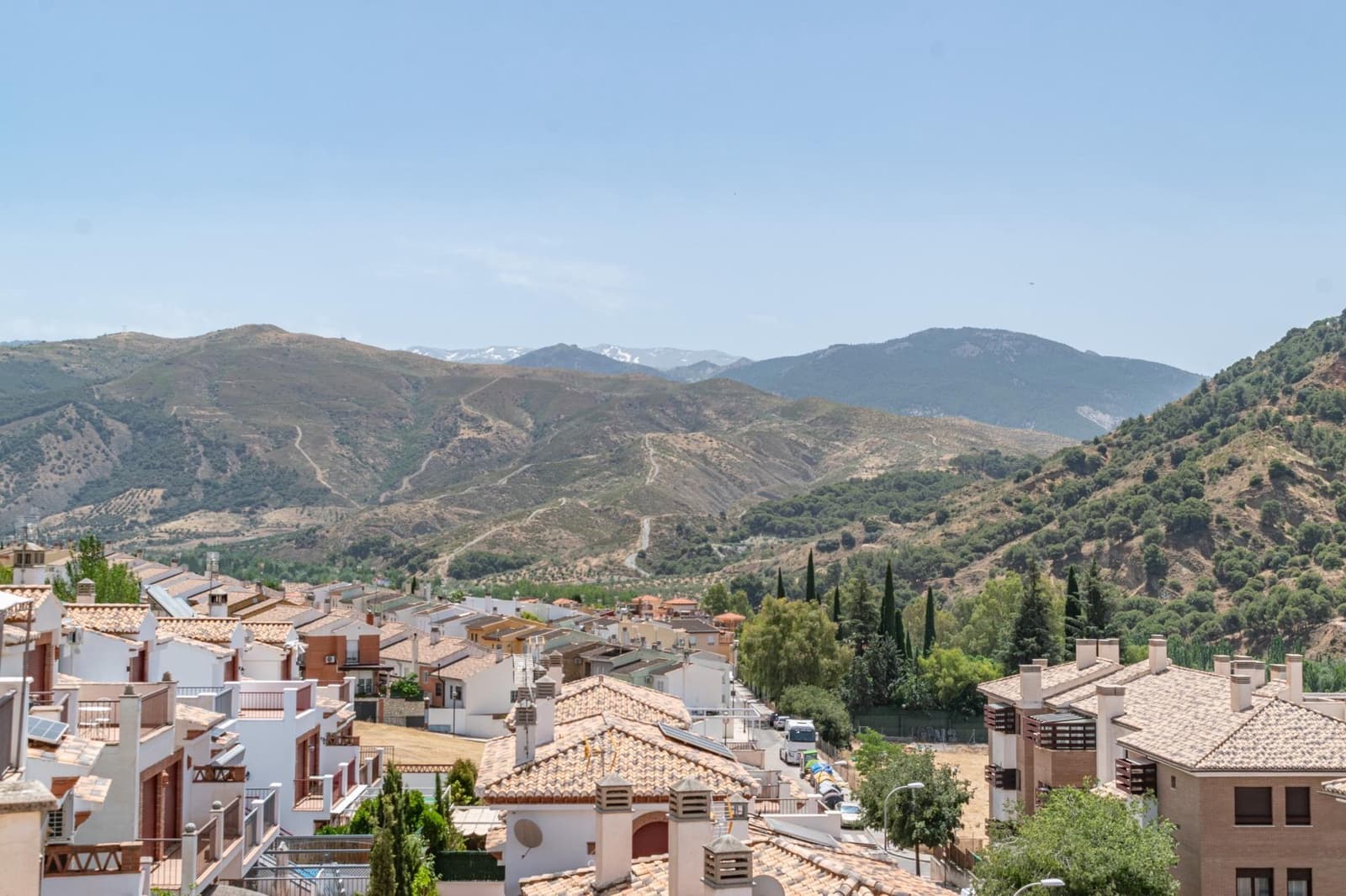 5 soverom Kjedet enebolig til salgs i Granada by med svømmebasseng garasje - € 410 000 (Ref: 9659412)