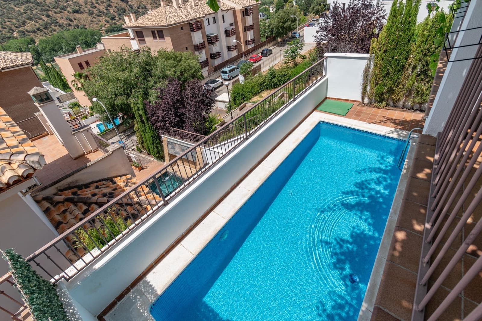 5 soverom Kjedet enebolig til salgs i Granada by med svømmebasseng garasje - € 410 000 (Ref: 9659412)