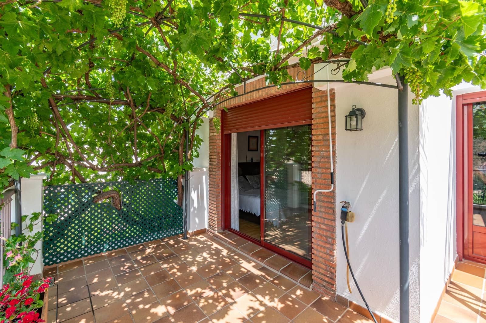 5 soverom Kjedet enebolig til salgs i Granada by med svømmebasseng garasje - € 410 000 (Ref: 9659412)