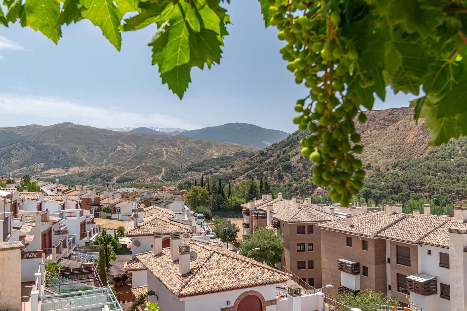 5 soverom Kjedet enebolig til salgs i Granada by med svømmebasseng garasje - € 410 000 (Ref: 9659412)