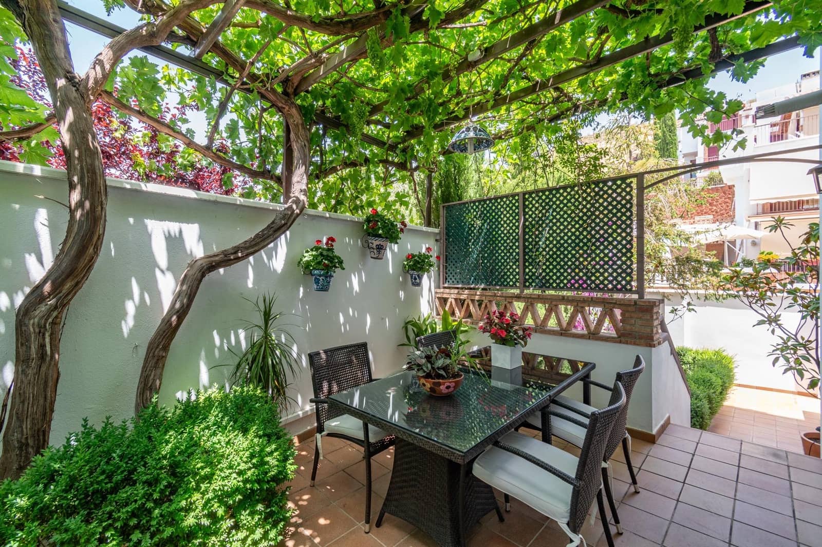 5 soverom Kjedet enebolig til salgs i Granada by med svømmebasseng garasje - € 410 000 (Ref: 9659412)