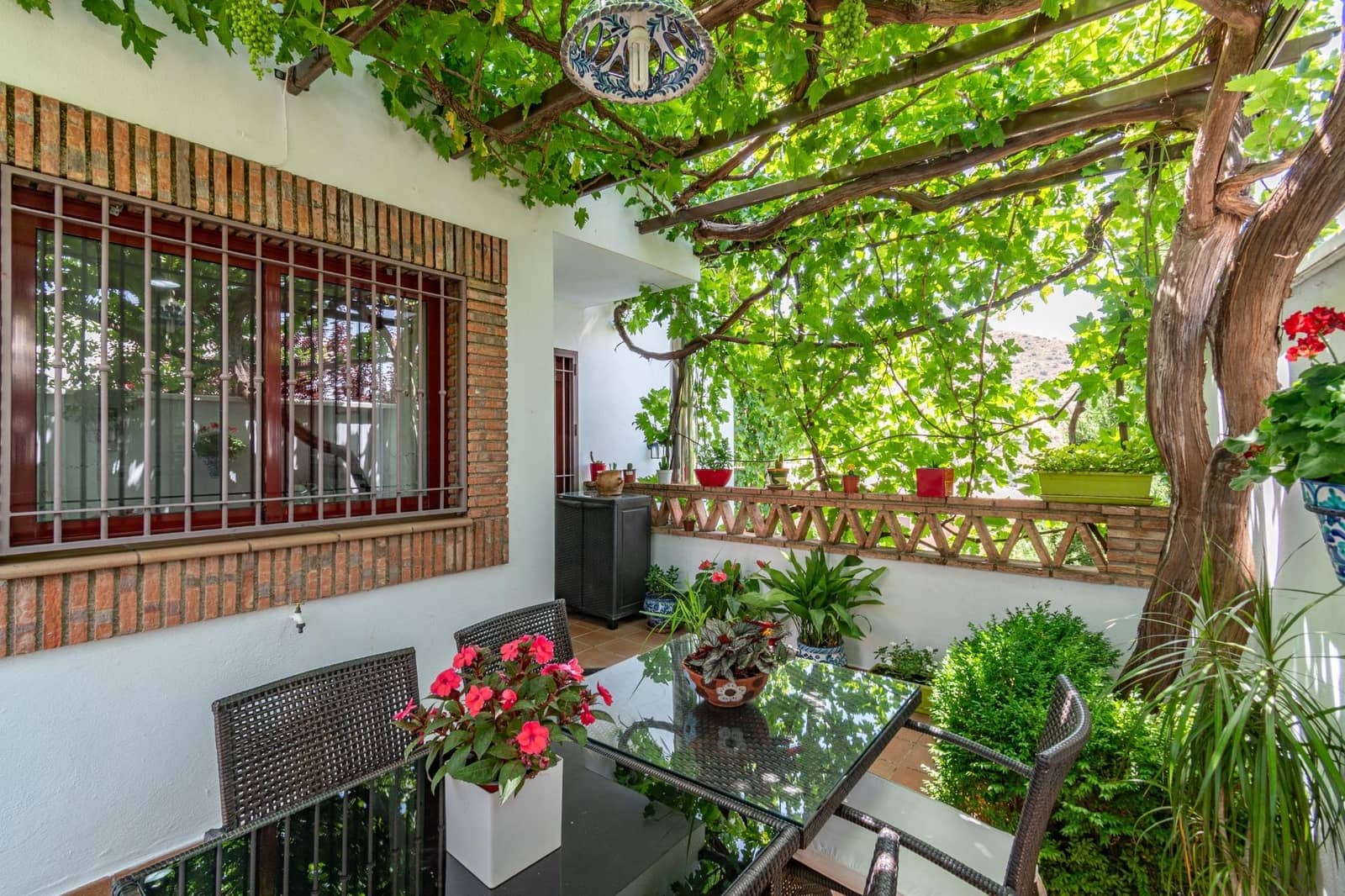 5 soverom Kjedet enebolig til salgs i Granada by med svømmebasseng garasje - € 410 000 (Ref: 9659412)