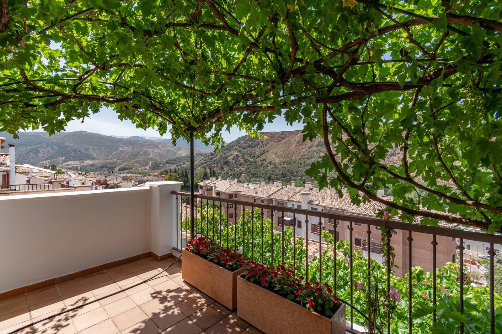 5 soverom Kjedet enebolig til salgs i Granada by med svømmebasseng garasje - € 410 000 (Ref: 9659412)