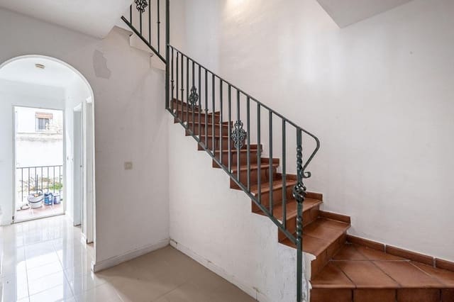 Adosado de 4 habitaciones en La Zubia en venta con garaje - 220.000 € (Ref: 9666470)