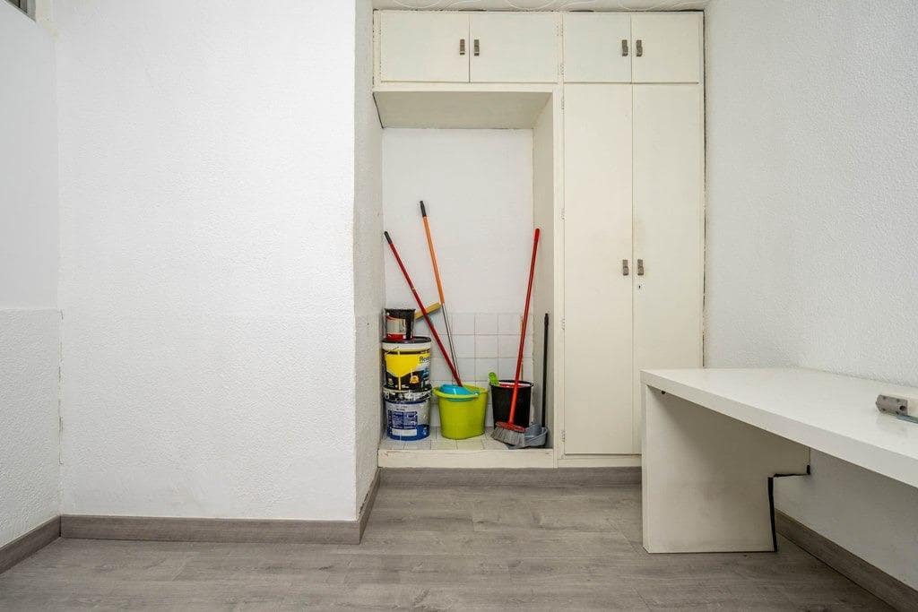 Kommersiell till salu i Granada stad - 235 000 € (Ref: 9666471)