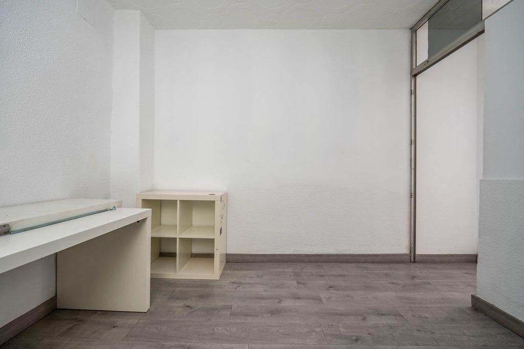 Kommersiell till salu i Granada stad - 235 000 € (Ref: 9666471)