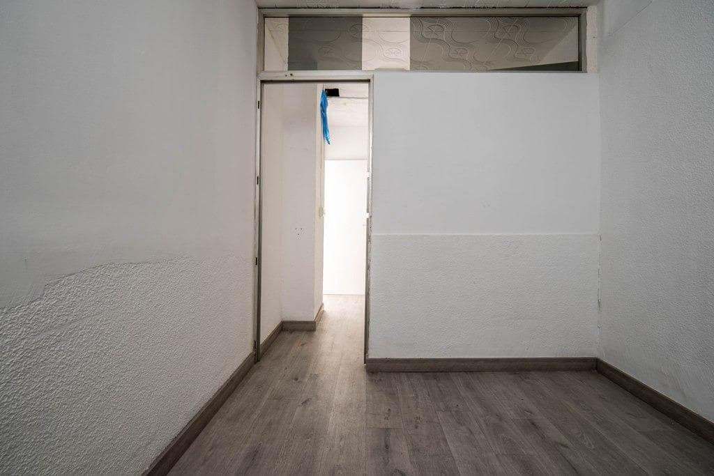 Kommersiell till salu i Granada stad - 235 000 € (Ref: 9666471)