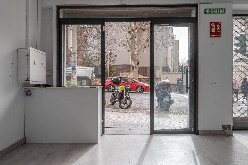 Kommersiell till salu i Granada stad - 235 000 € (Ref: 9666471)