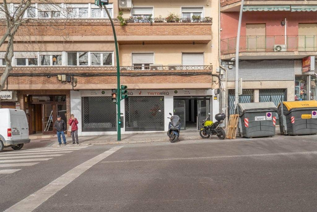 Kommersiell till salu i Granada stad - 235 000 € (Ref: 9666471)