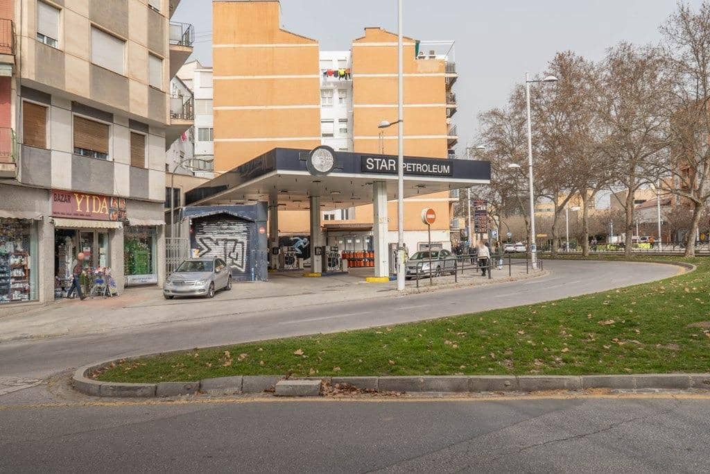 Kommersiell till salu i Granada stad - 235 000 € (Ref: 9666471)