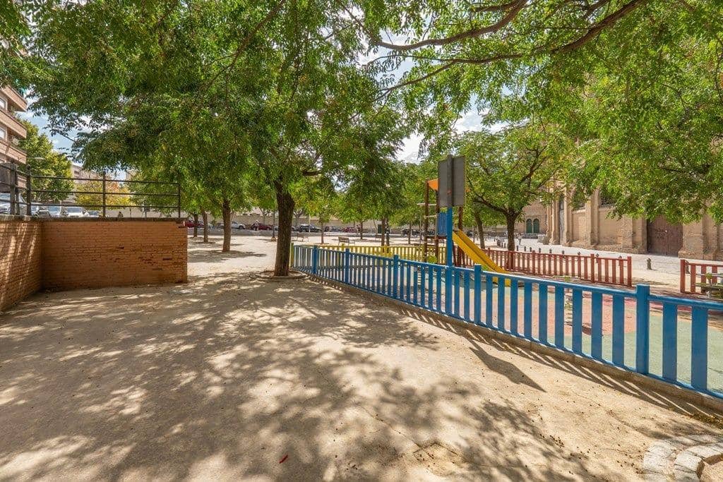 Kommersiell till salu i Granada stad - 235 000 € (Ref: 9666471)