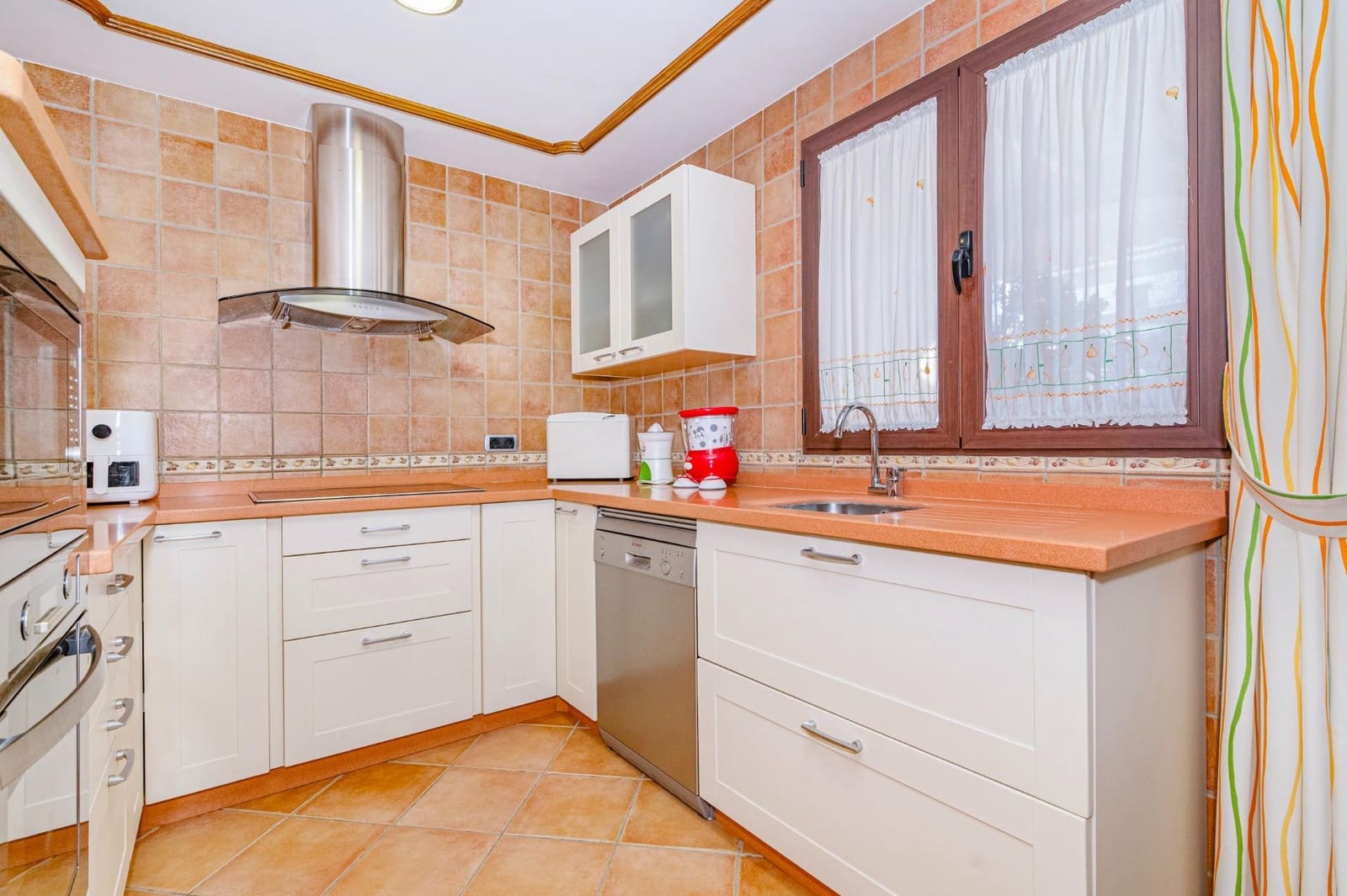 4 soveværelse Rækkehus til salg i La Zubia med swimmingpool garage - € 370.000 (Ref: 9679834)