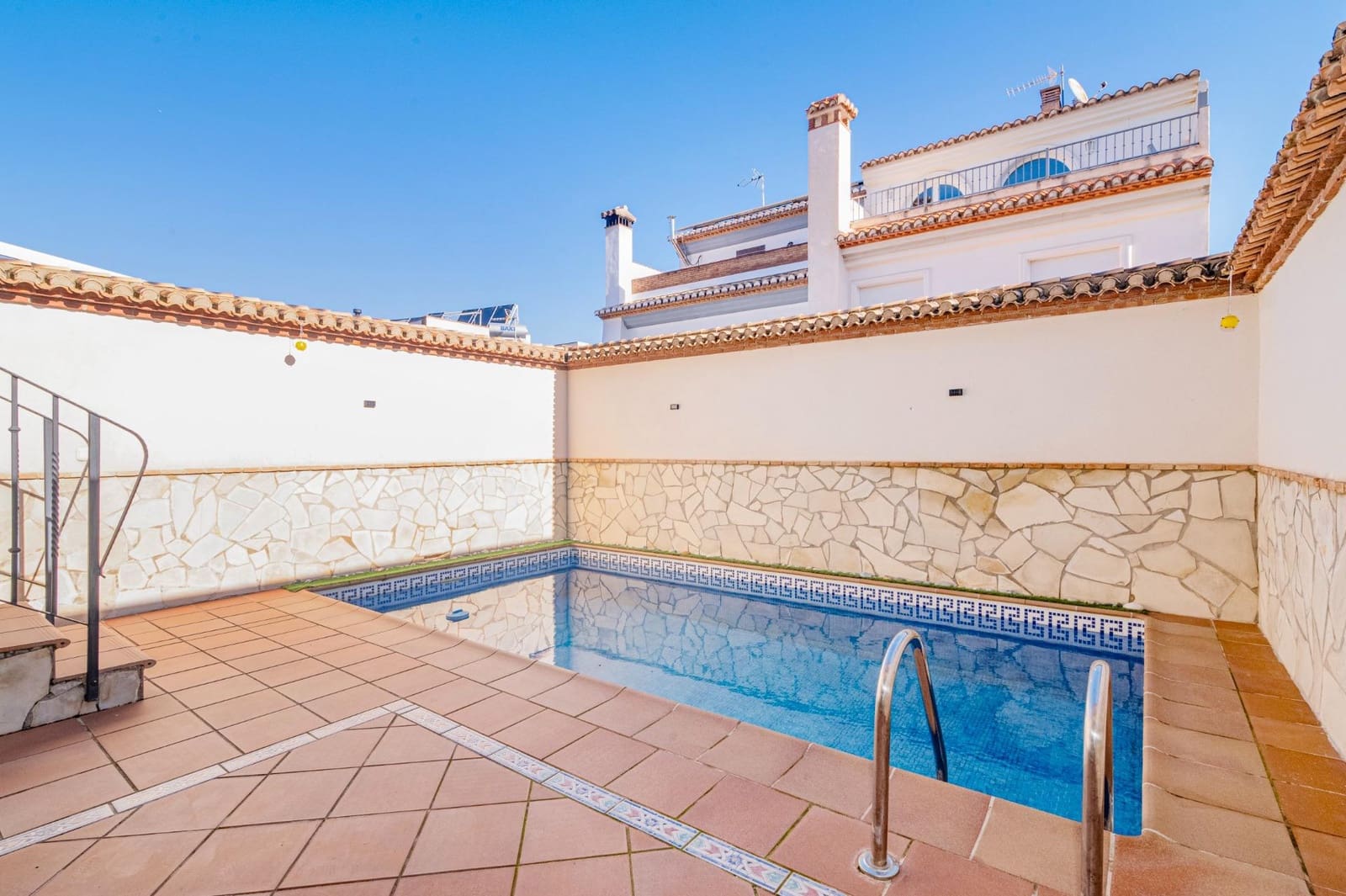 4 soveværelse Rækkehus til salg i La Zubia med swimmingpool garage - € 370.000 (Ref: 9679834)