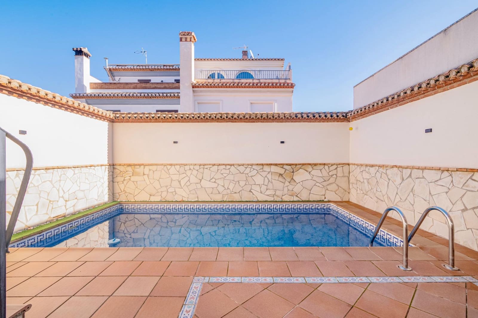 4 soveværelse Rækkehus til salg i La Zubia med swimmingpool garage - € 370.000 (Ref: 9679834)