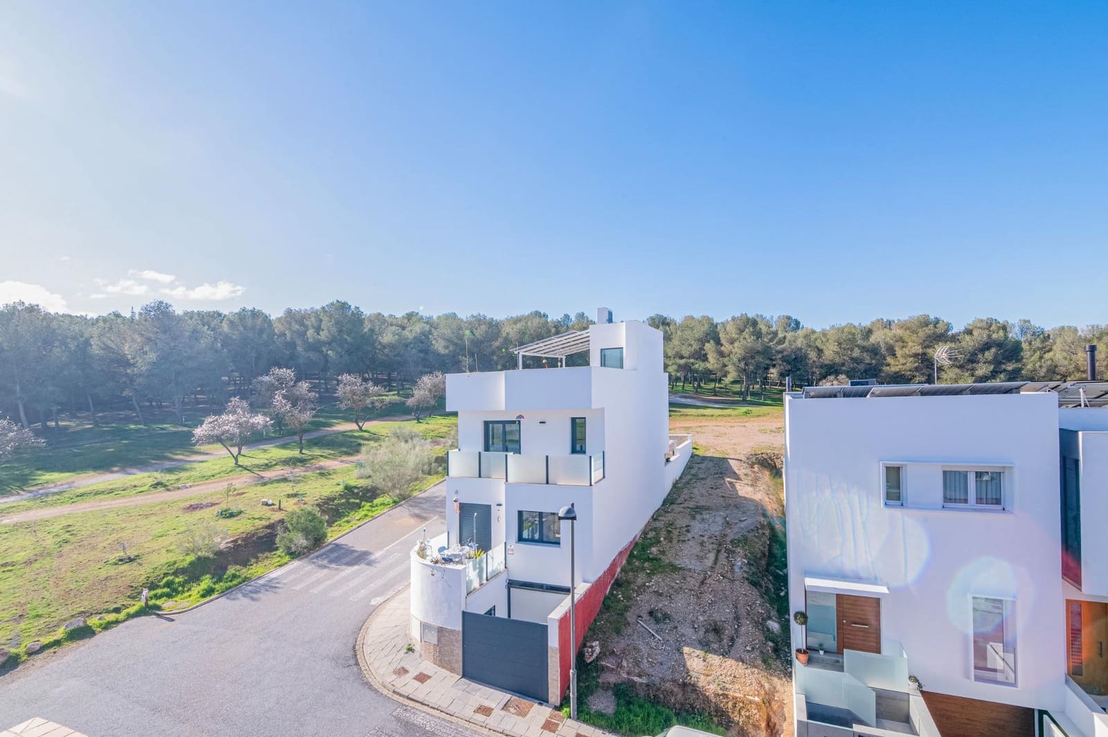 4 soveværelse Rækkehus til salg i La Zubia med swimmingpool garage - € 370.000 (Ref: 9679834)