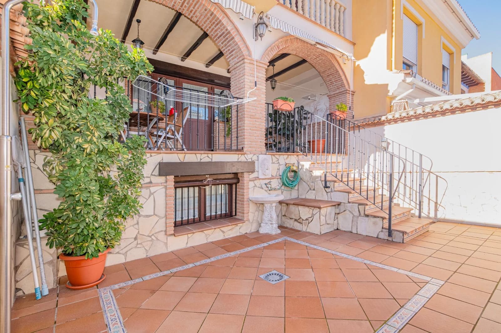 4 soveværelse Rækkehus til salg i La Zubia med swimmingpool garage - € 370.000 (Ref: 9679834)