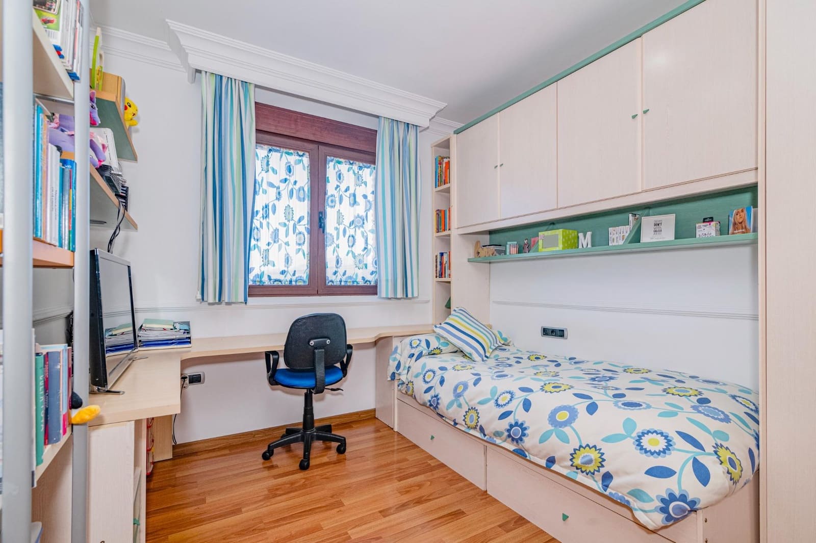 4 soveværelse Rækkehus til salg i La Zubia med swimmingpool garage - € 370.000 (Ref: 9679834)