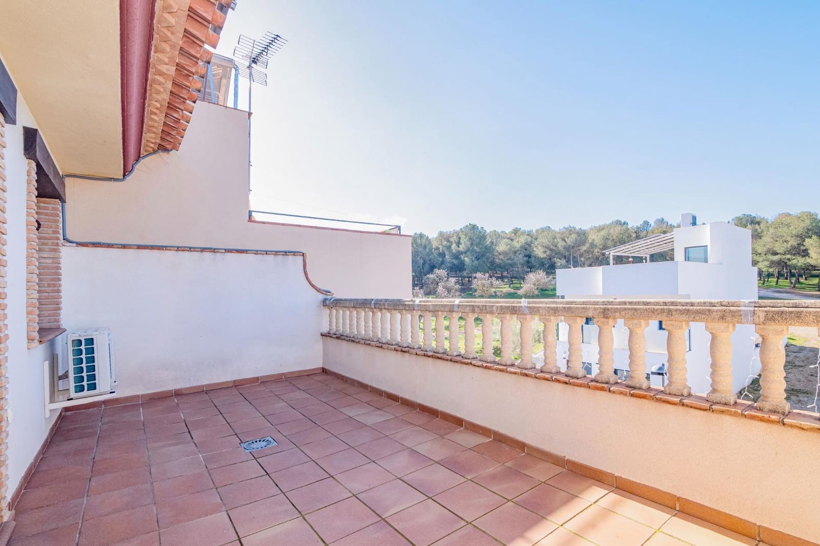 4 soveværelse Rækkehus til salg i La Zubia med swimmingpool garage - € 370.000 (Ref: 9679834)