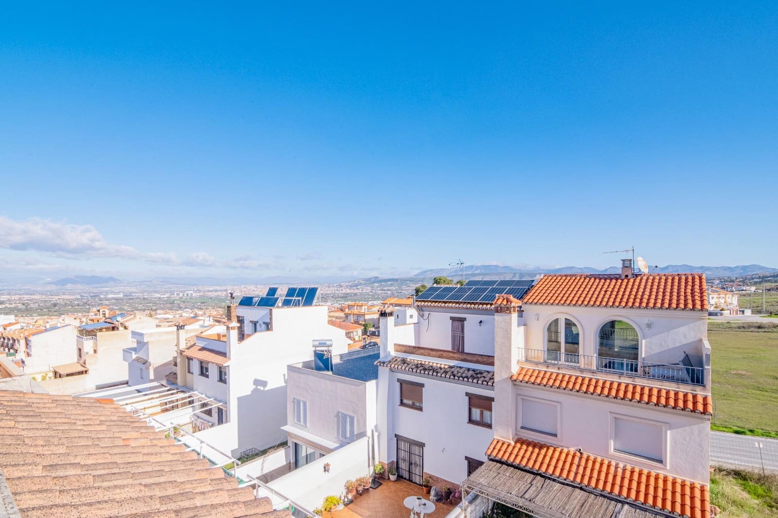 4 soveværelse Rækkehus til salg i La Zubia med swimmingpool garage - € 370.000 (Ref: 9679834)