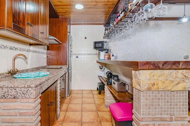 4 soveværelse Rækkehus til salg i La Zubia med swimmingpool garage - € 370.000 (Ref: 9679834)