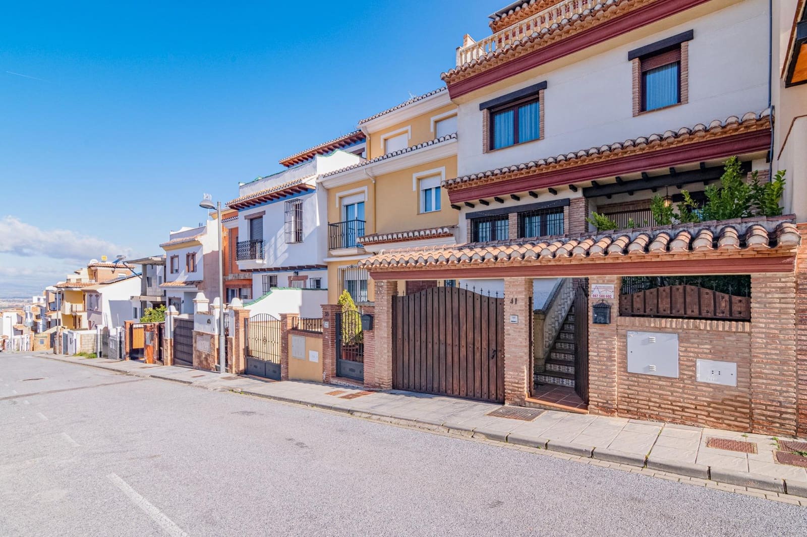 4 soveværelse Rækkehus til salg i La Zubia med swimmingpool garage - € 370.000 (Ref: 9679834)