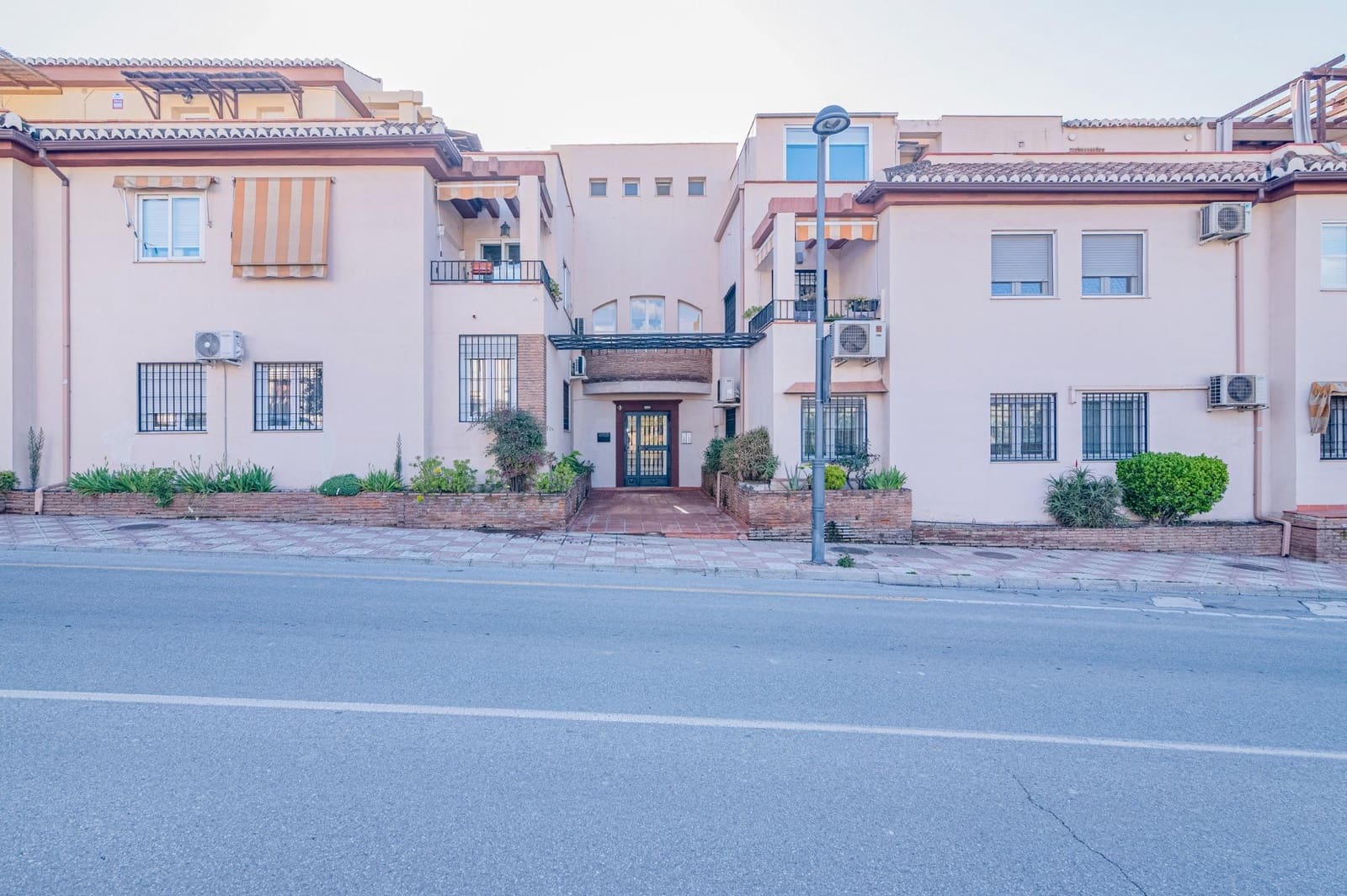 2 slaapkamer Penthouse te koop in La Zubia met zwembad garage - € 200.000 (Ref: 9679835)