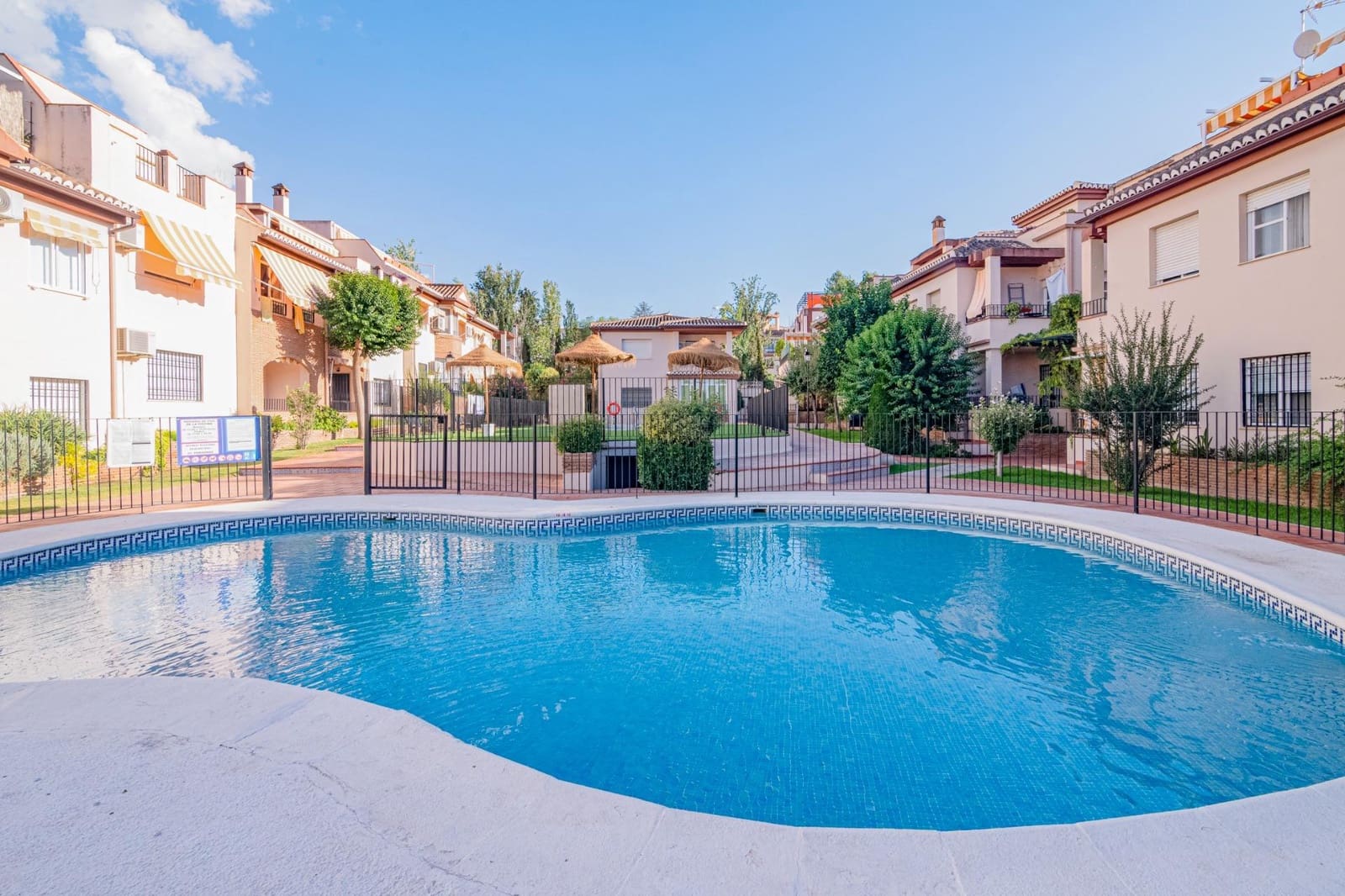 2 slaapkamer Penthouse te koop in La Zubia met zwembad garage - € 200.000 (Ref: 9679835)