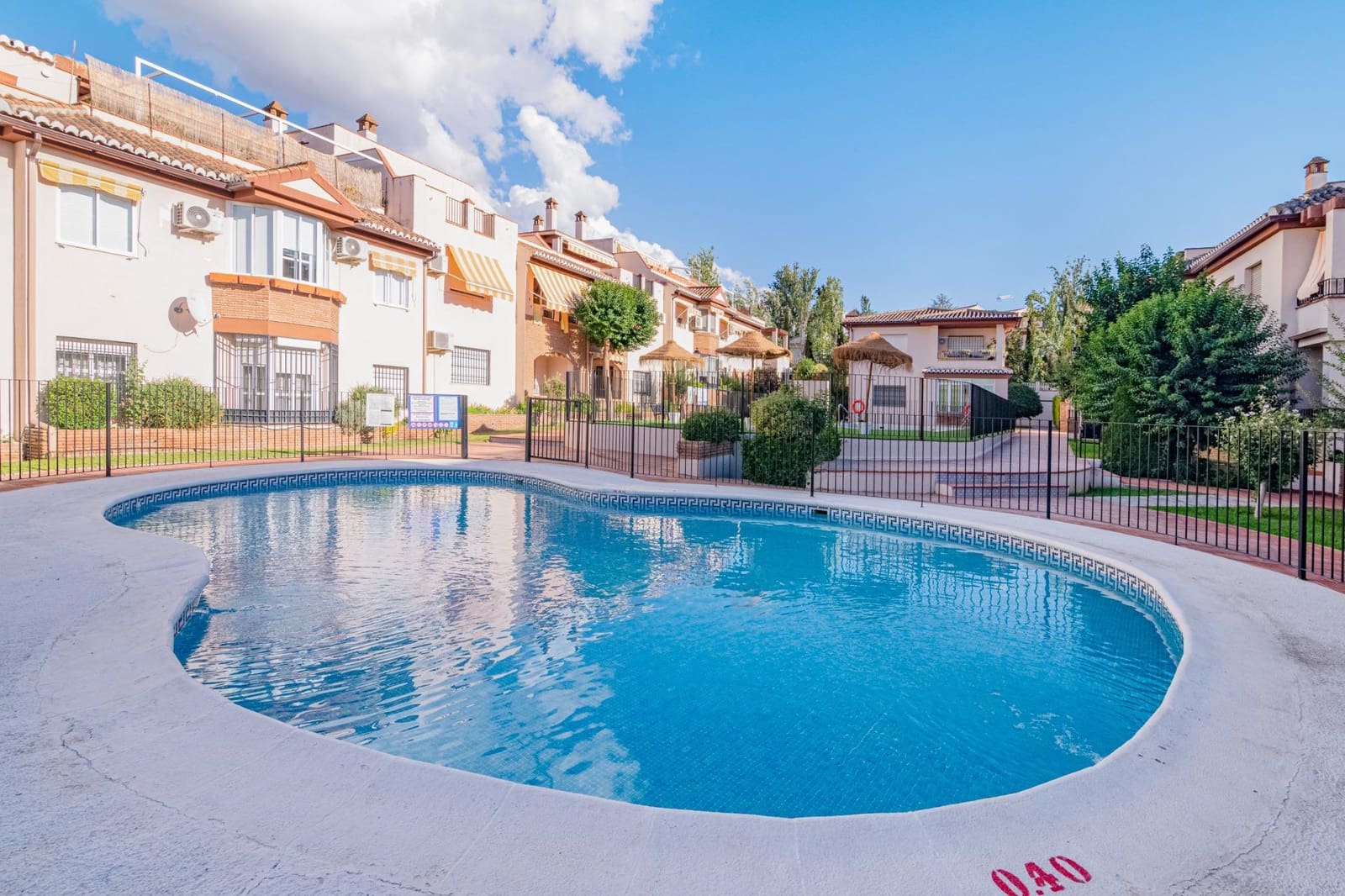 2 slaapkamer Penthouse te koop in La Zubia met zwembad garage - € 200.000 (Ref: 9679835)