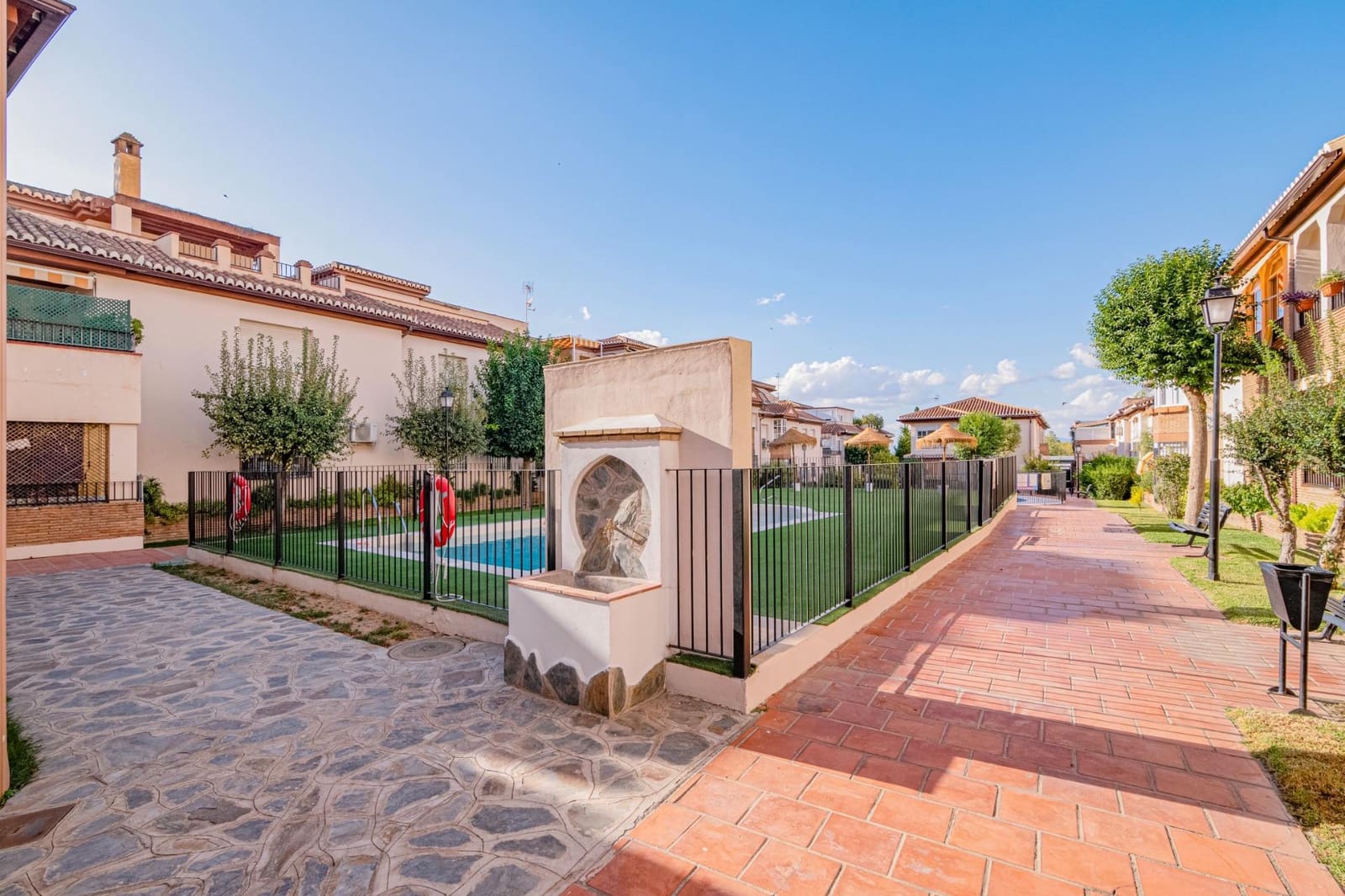 2 slaapkamer Penthouse te koop in La Zubia met zwembad garage - € 200.000 (Ref: 9679835)