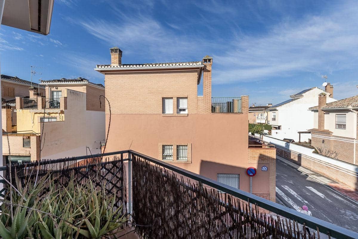 5 makuuhuone Rivitalo myytävänä paikassa Ogijares mukana 
autotalli - 339 000 € (Ref: 9679837)