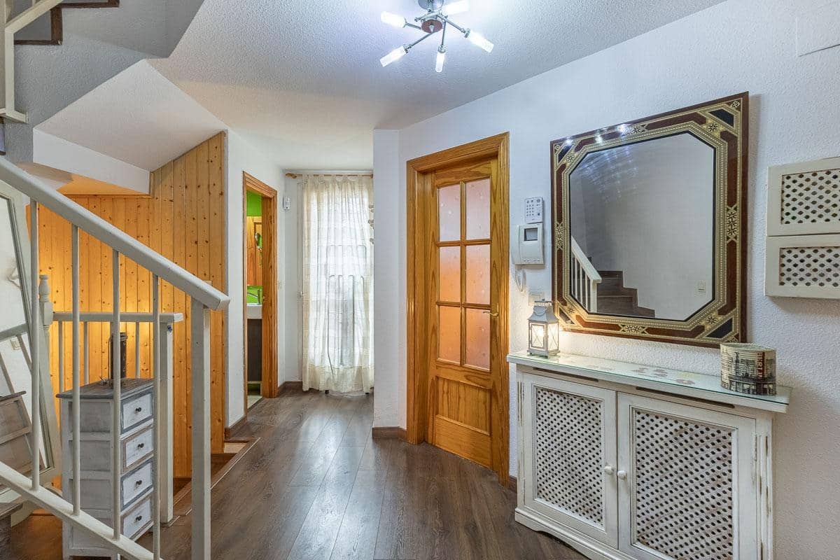 5 makuuhuone Rivitalo myytävänä paikassa Ogijares mukana 
autotalli - 339 000 € (Ref: 9679837)