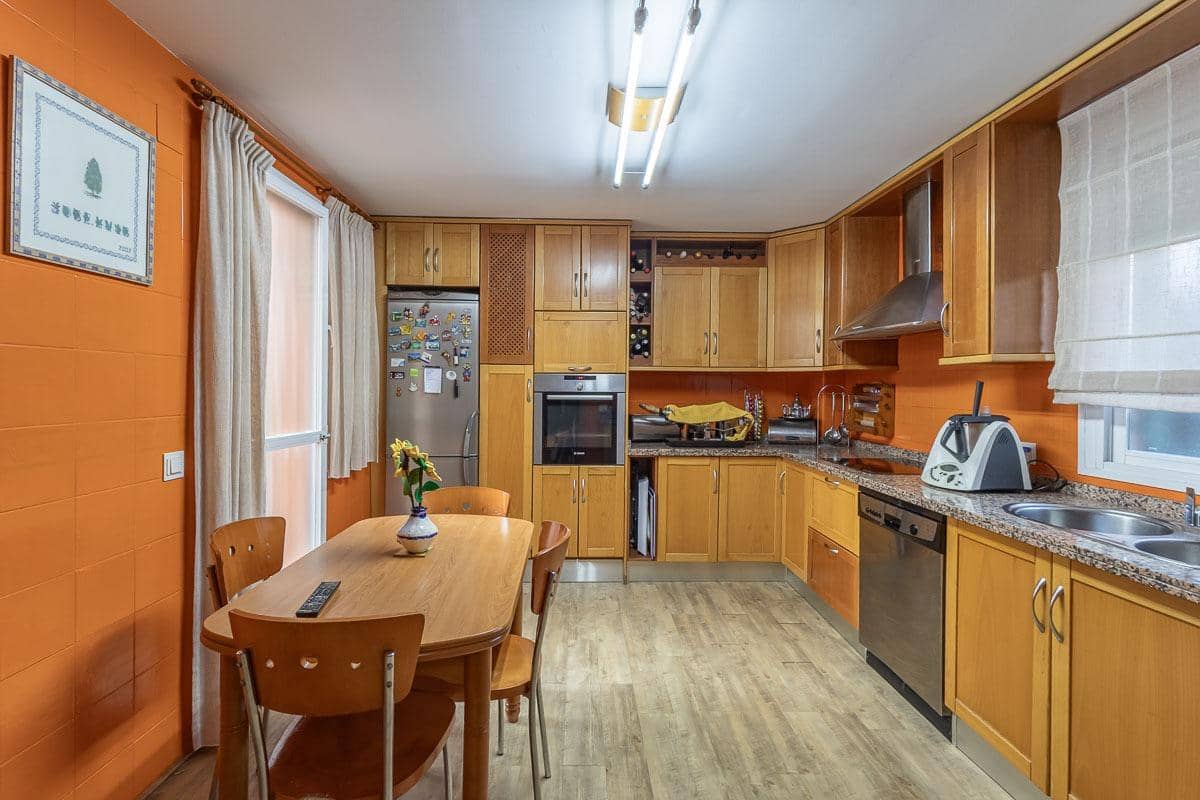 5 makuuhuone Rivitalo myytävänä paikassa Ogijares mukana 
autotalli - 339 000 € (Ref: 9679837)