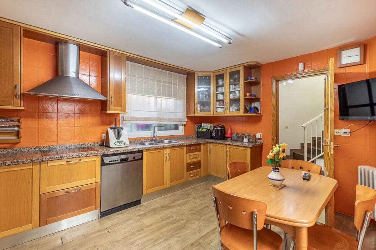 5 makuuhuone Rivitalo myytävänä paikassa Ogijares mukana 
autotalli - 339 000 € (Ref: 9679837)