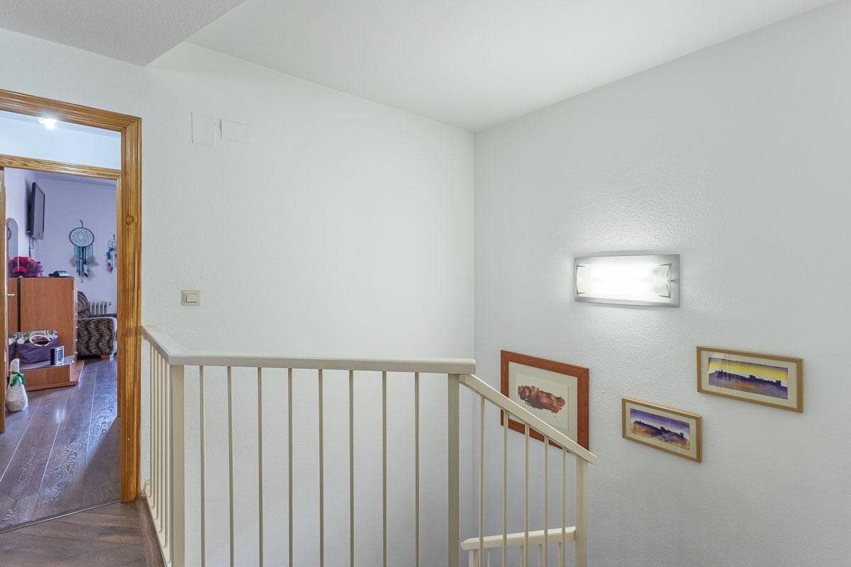 5 makuuhuone Rivitalo myytävänä paikassa Ogijares mukana 
autotalli - 339 000 € (Ref: 9679837)