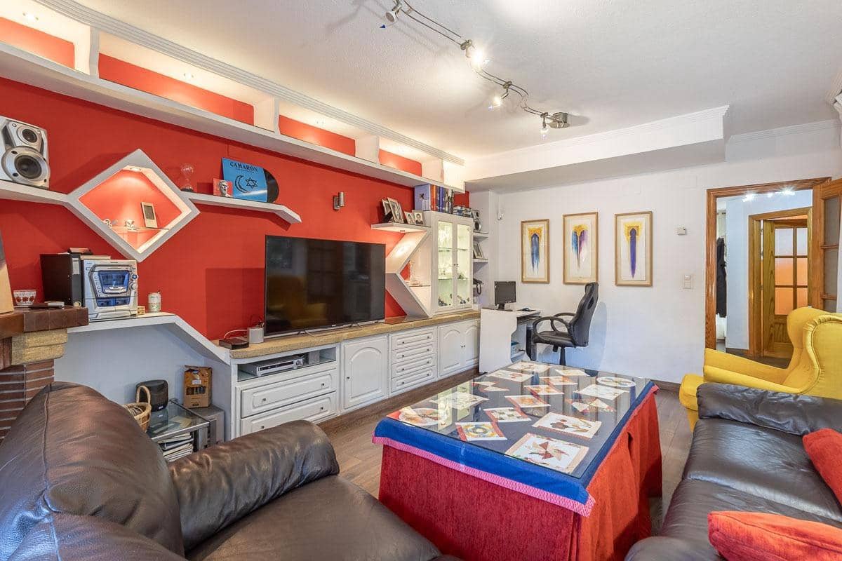 5 makuuhuone Rivitalo myytävänä paikassa Ogijares mukana 
autotalli - 339 000 € (Ref: 9679837)