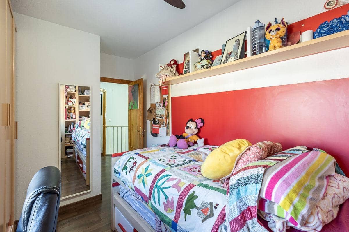 5 makuuhuone Rivitalo myytävänä paikassa Ogijares mukana 
autotalli - 339 000 € (Ref: 9679837)