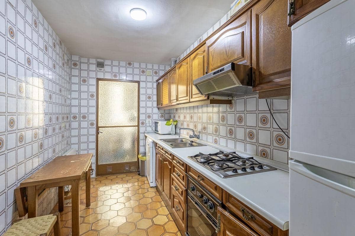 4 soveværelse Lejlighed til salg i Granada by med garage - € 269.000 (Ref: 9683507)
