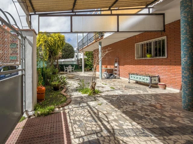 6 quarto Moradia Geminada para venda em Zaidin, Granada cidade com garagem - 595 000 € (Ref: 9684118)