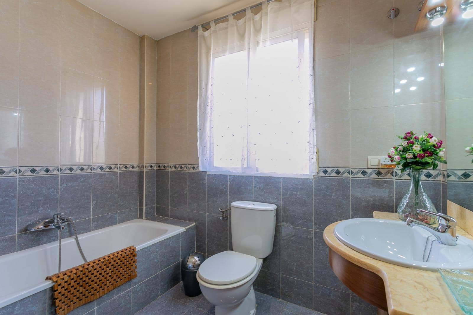 3 camera da letto Villetta a Schiera in vendita in Granada citta con garage - 290.000 € (Rif: 9686393)