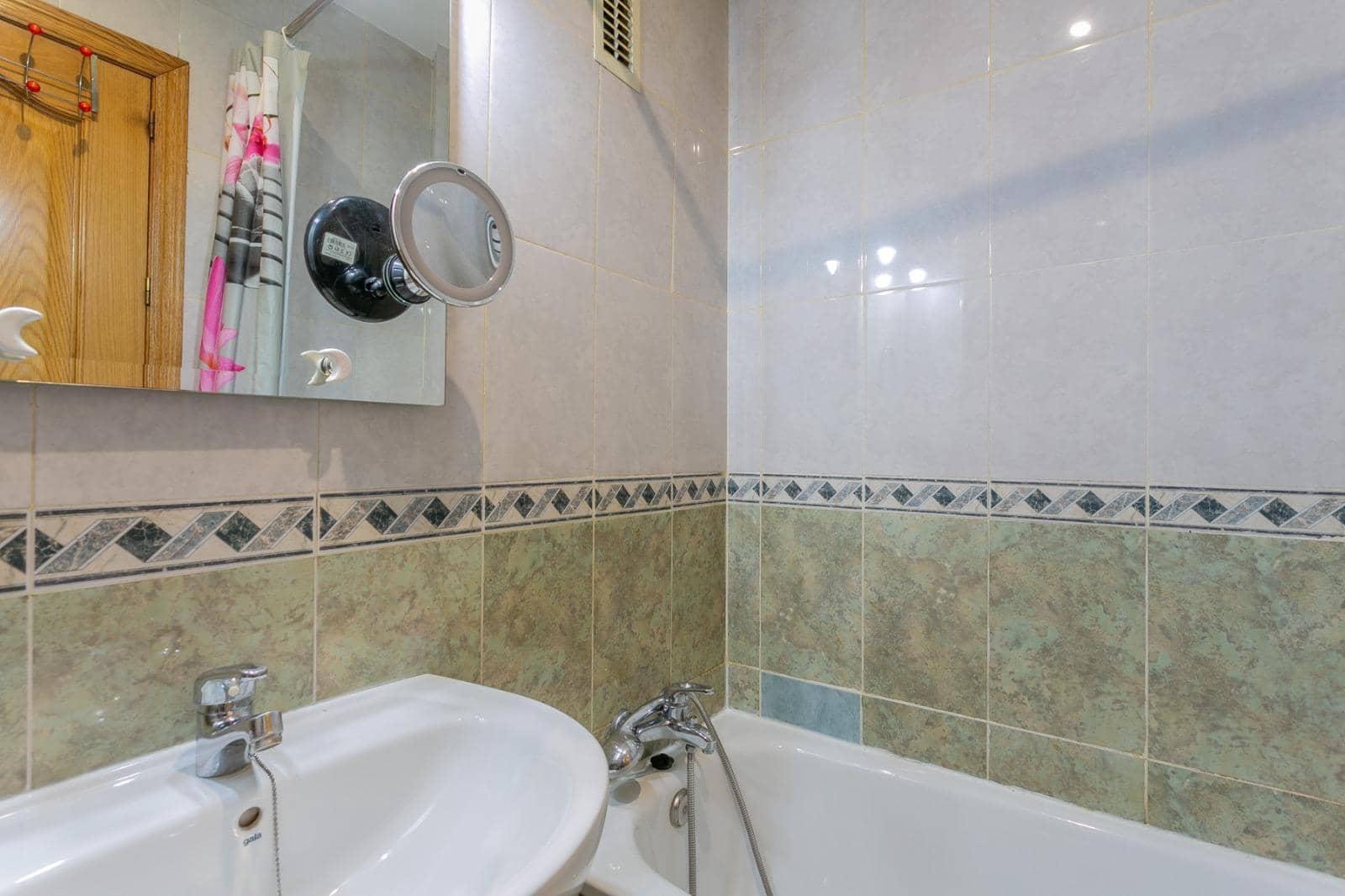 3 camera da letto Villetta a Schiera in vendita in Granada citta con garage - 290.000 € (Rif: 9686393)