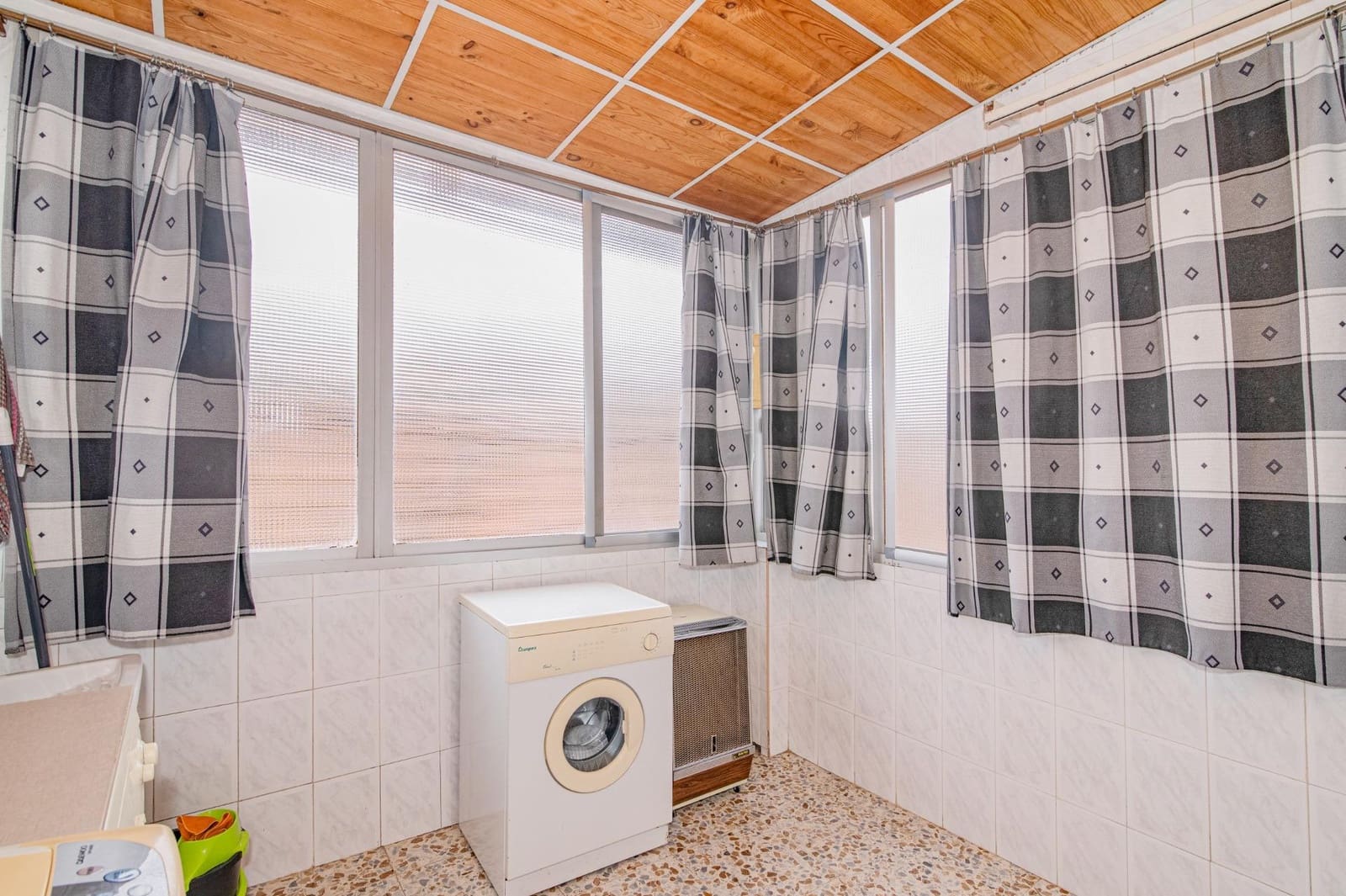 3 bedroom Flat for sale in Alhendin - € 139,900 (Ref: 9711945)