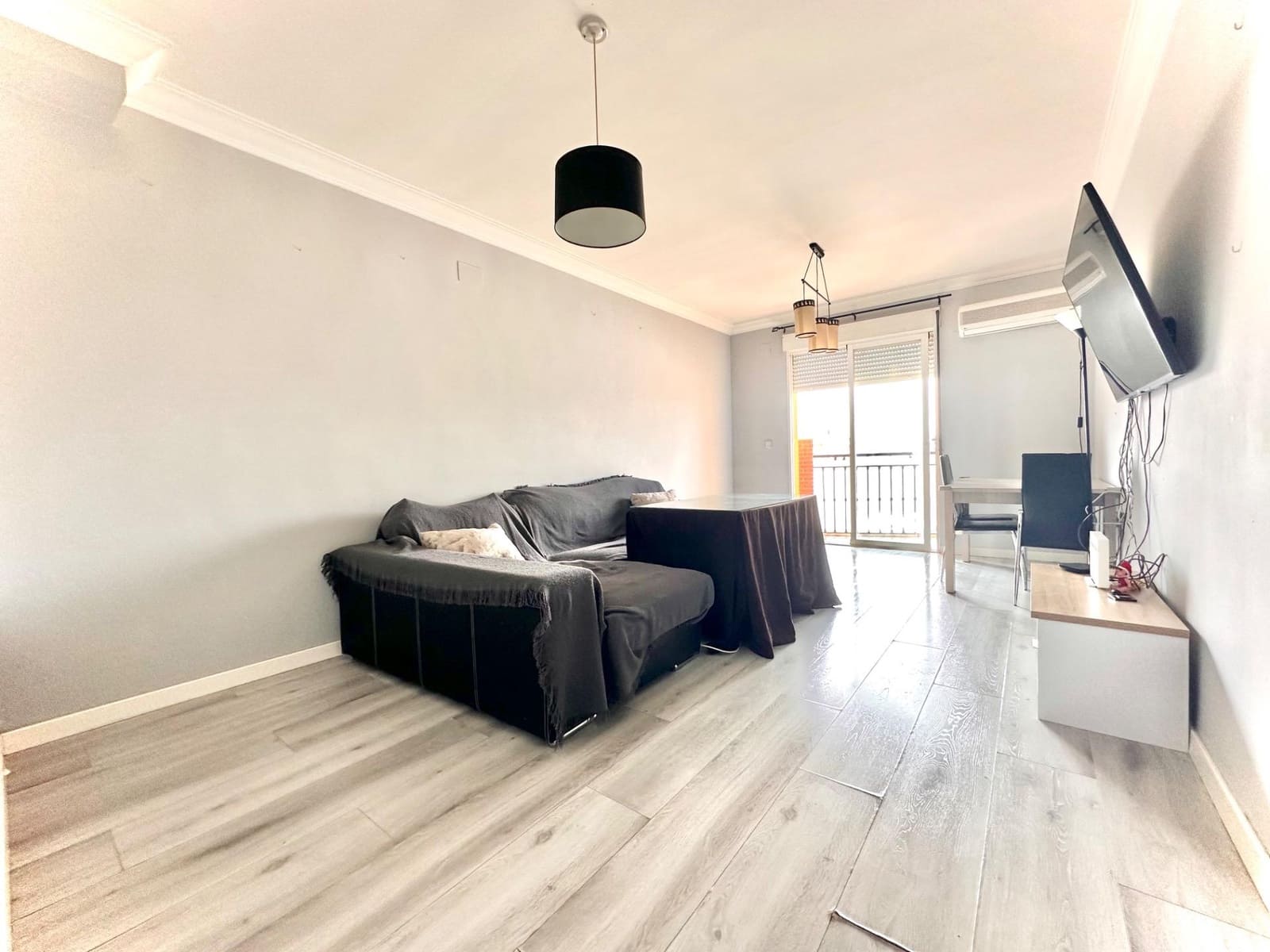 3 bedroom Flat for sale in Cogollos Vega with garage - € 120,000 (Ref: 9711946)