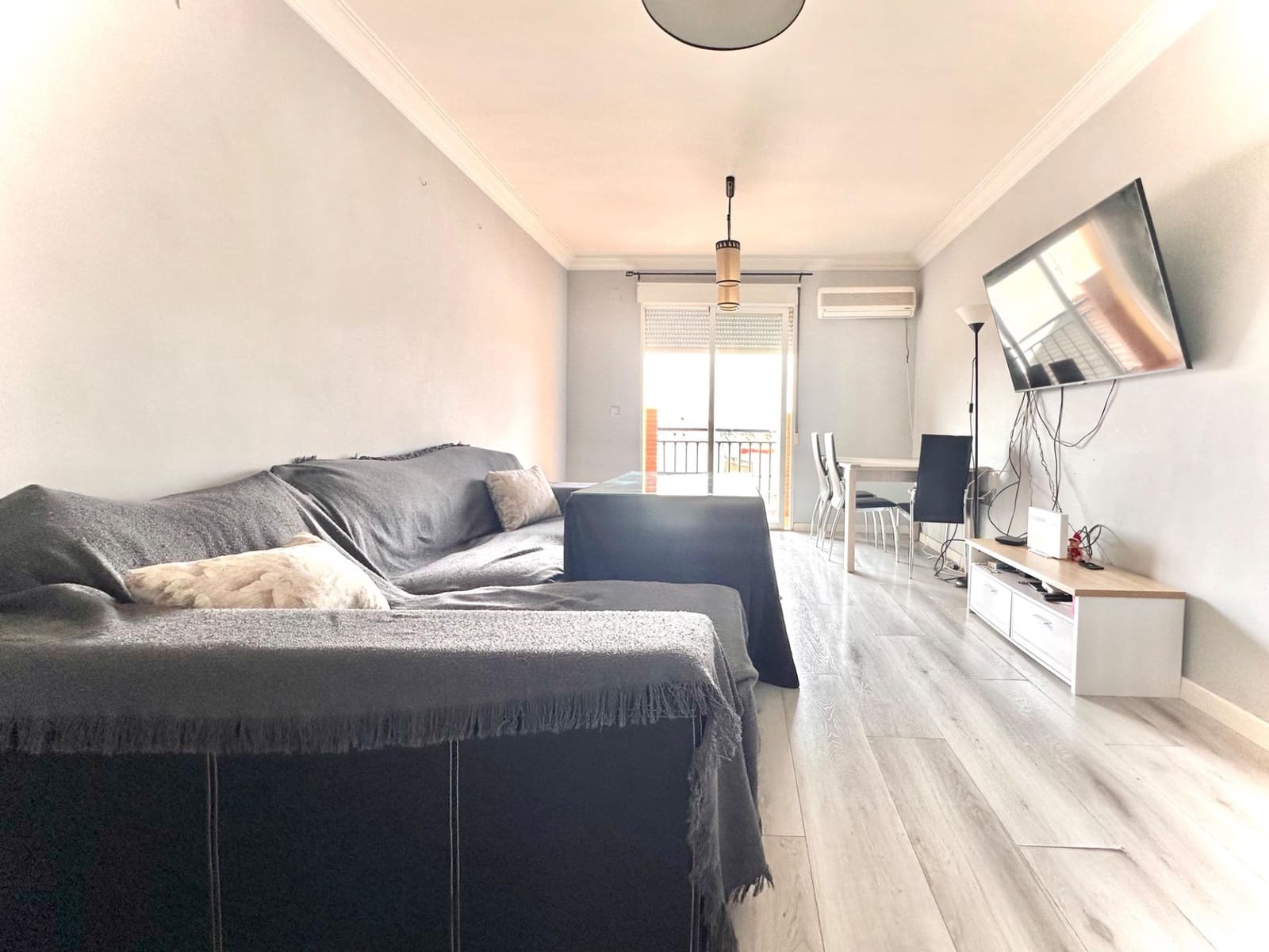 3 bedroom Flat for sale in Cogollos Vega with garage - € 120,000 (Ref: 9711946)