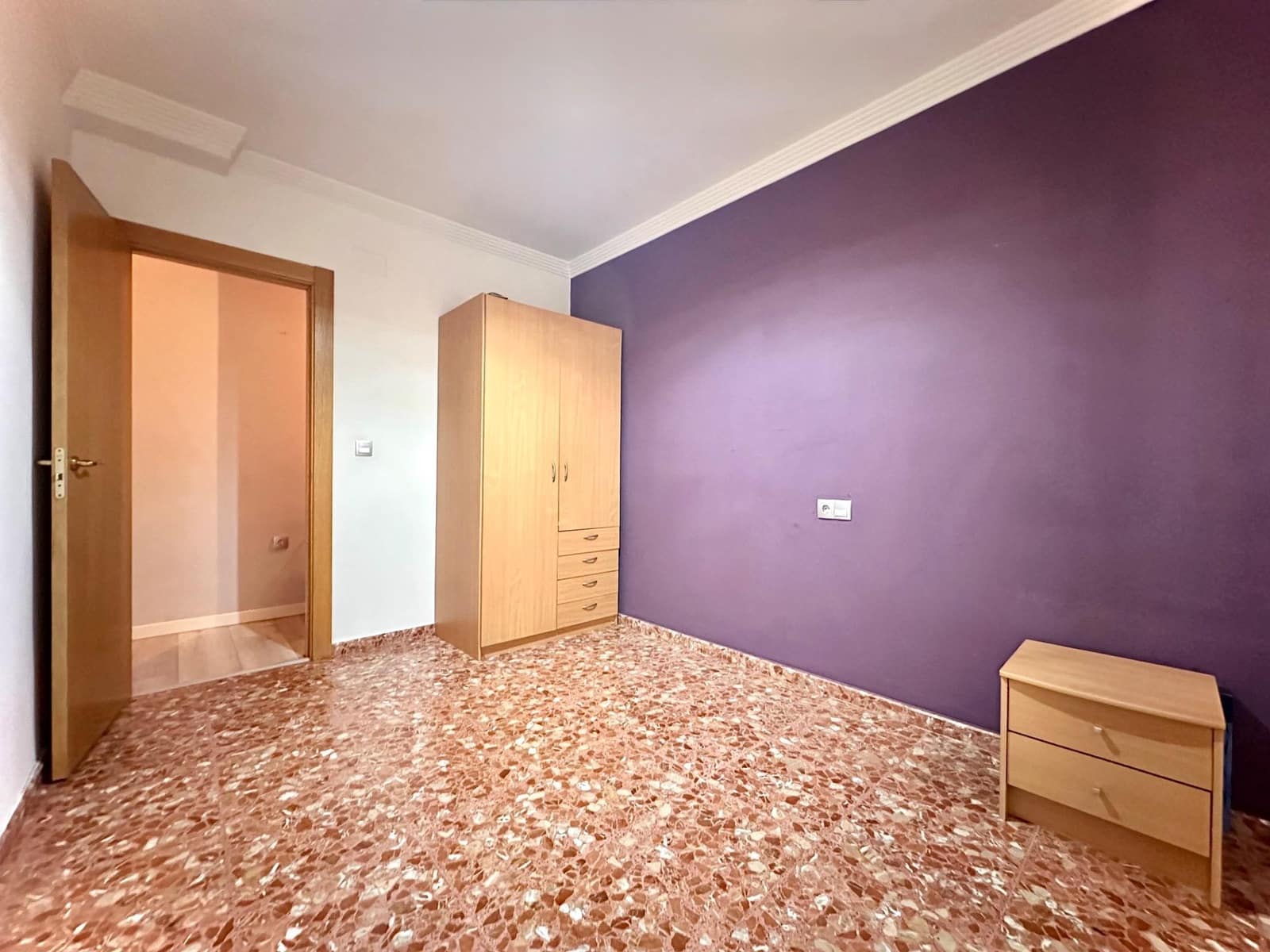 3 bedroom Flat for sale in Cogollos Vega with garage - € 120,000 (Ref: 9711946)