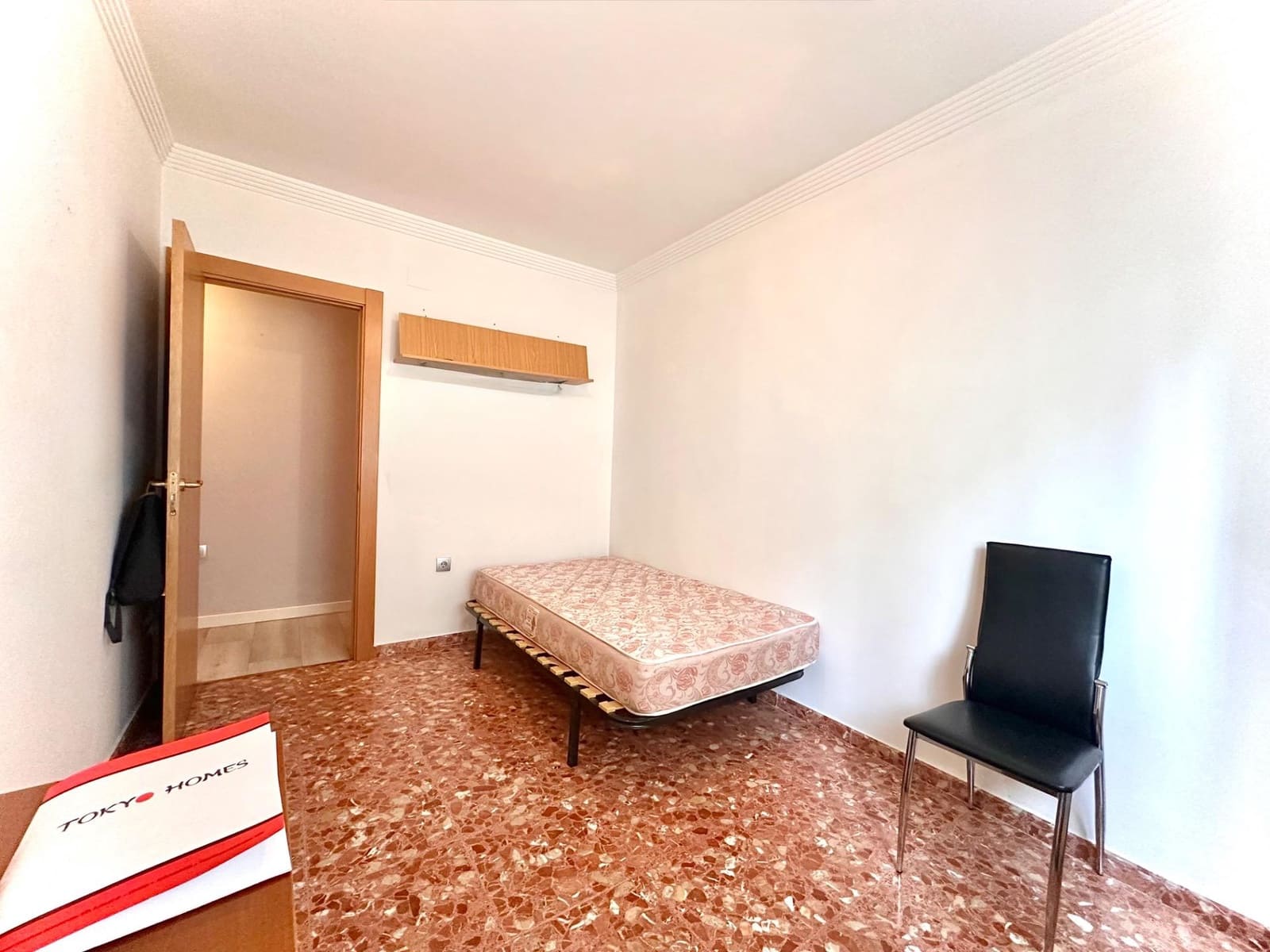 3 bedroom Flat for sale in Cogollos Vega with garage - € 120,000 (Ref: 9711946)