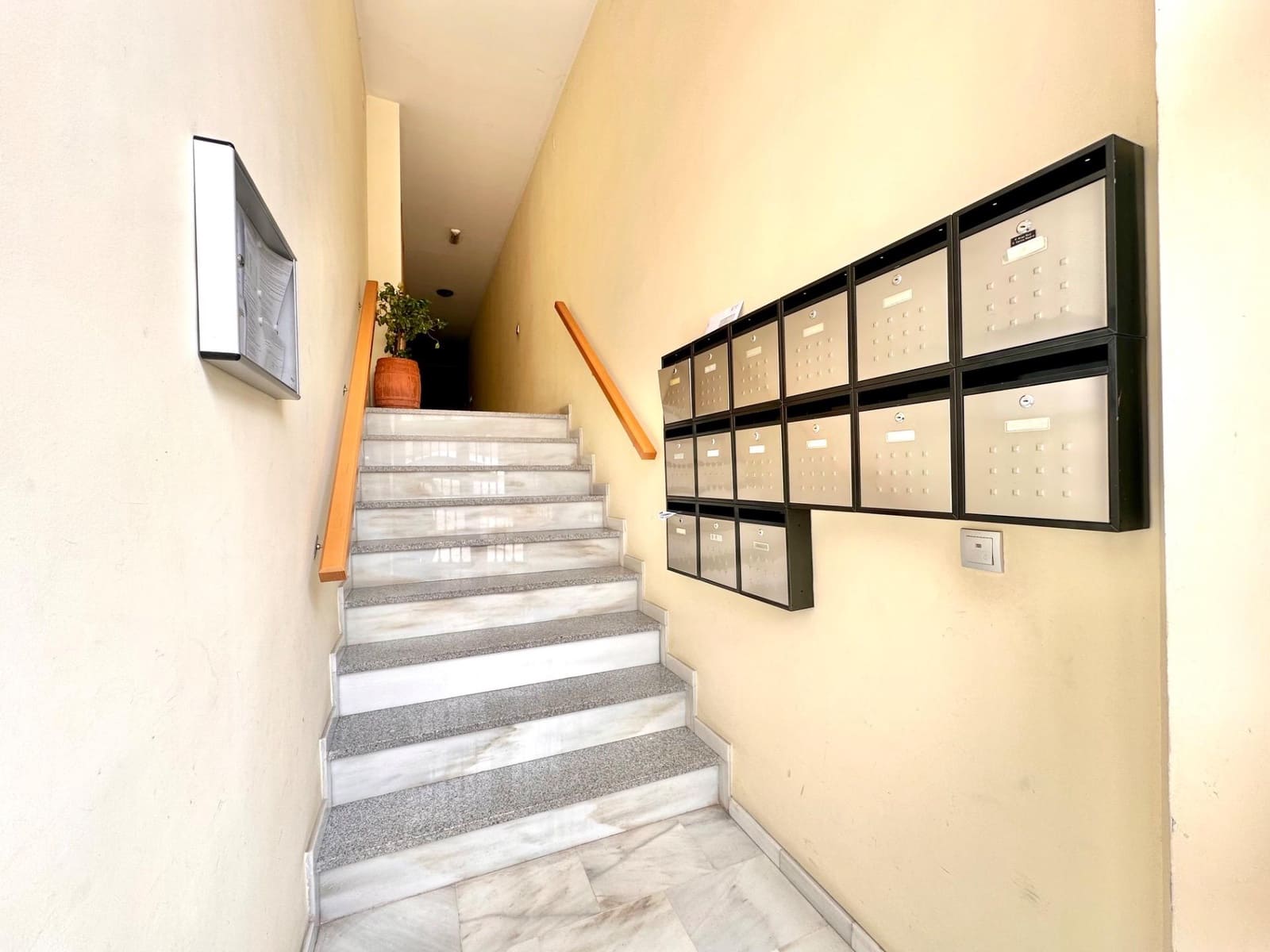 3 bedroom Flat for sale in Cogollos Vega with garage - € 120,000 (Ref: 9711946)