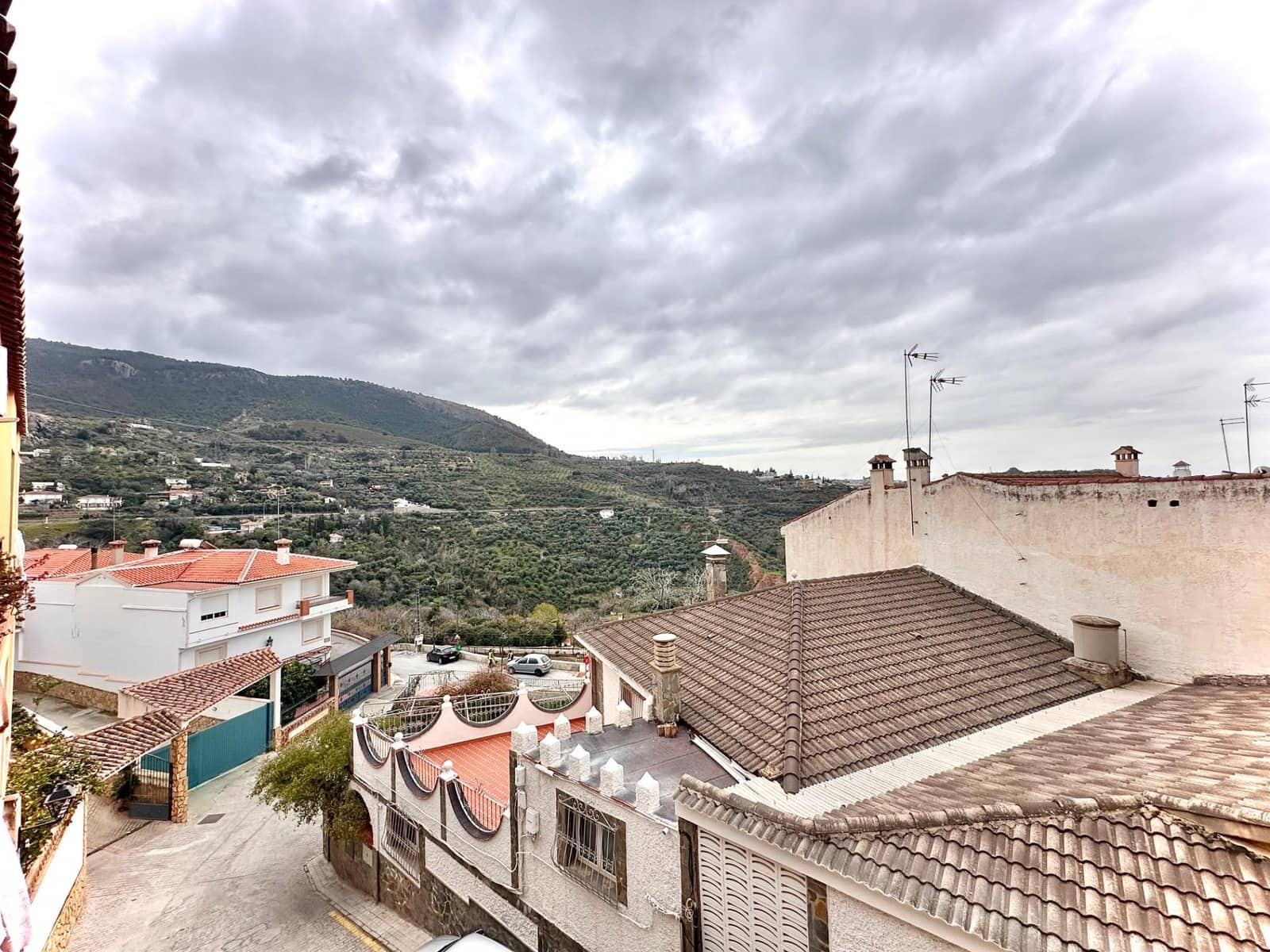 3 bedroom Flat for sale in Cogollos Vega with garage - € 120,000 (Ref: 9711946)