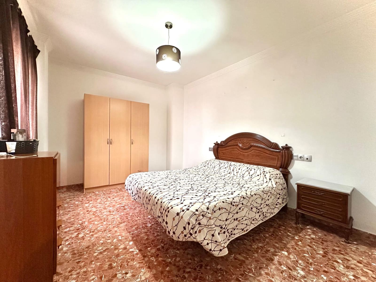 3 bedroom Flat for sale in Cogollos Vega with garage - € 120,000 (Ref: 9711946)